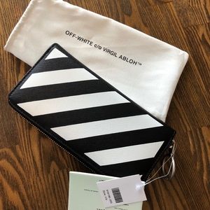 Off-White S/S 18’ Sold Out Medium Wallet